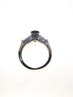 Anello con Enhanced Blue Diamond e diamanti bianchi - immagine 3