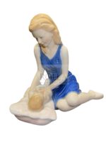 Figurine mamma con bimbo sul cuscino