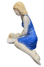 Figurine mamma con bimbo sul cuscino - immagine 3
