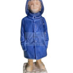 Figurine - Bimbo con impermeabile
