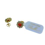 Orecchini fiori con corallo rotondo - immagine 2