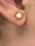 Orecchini a fiore con perla - immagine 2