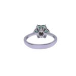 Anello a fiore smeraldi e diamanti - immagine 3